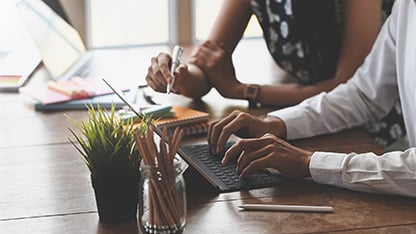 хора, работещи в офиса