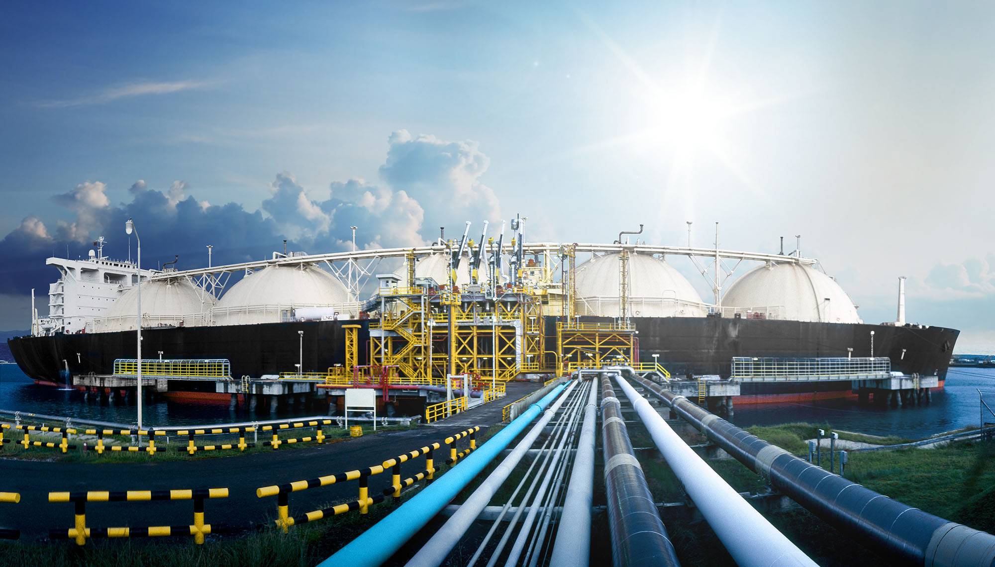 Тръби за втечнен природен газ (LNG) към терминал